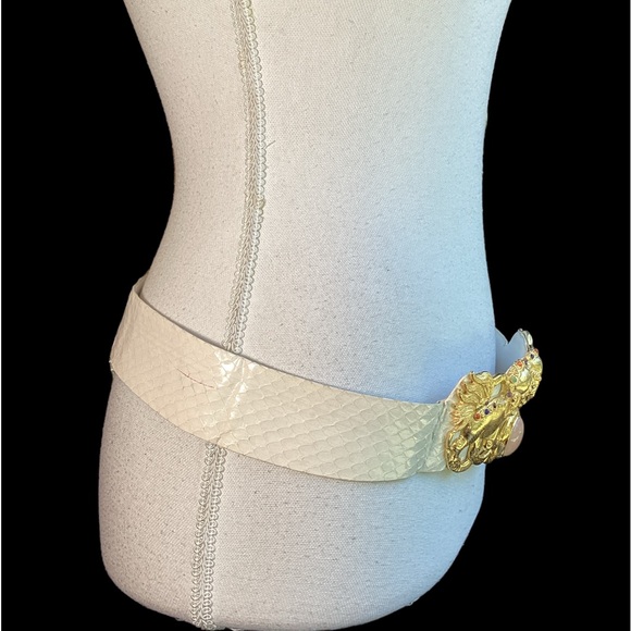 Vintage 1980’s Judith Lieber Foo Dogs Python & Gemstone Belt. (mc) - Picture 14 of 16